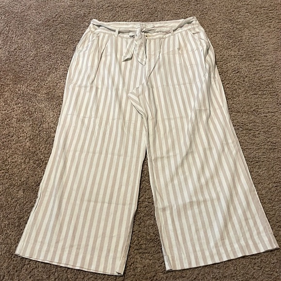 Torrid Striped linen pants. - Picture 1 of 2